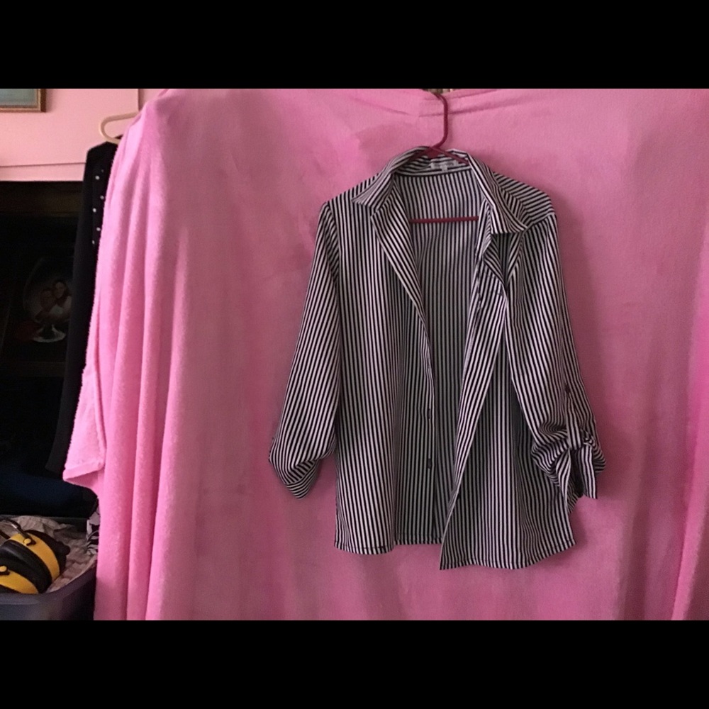So nice dress shirt, almost like silk.